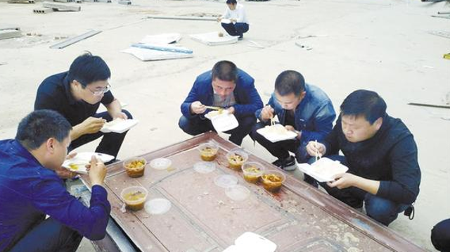 為了“創(chuàng)衛(wèi)”，他們蠻拼的