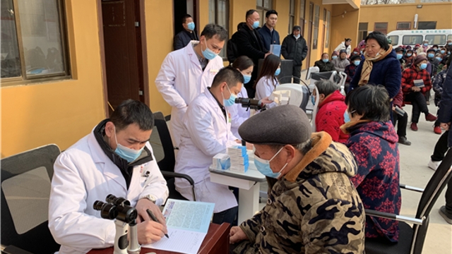 為民服務(wù)暖人心，送醫(yī)下鄉(xiāng)助健康